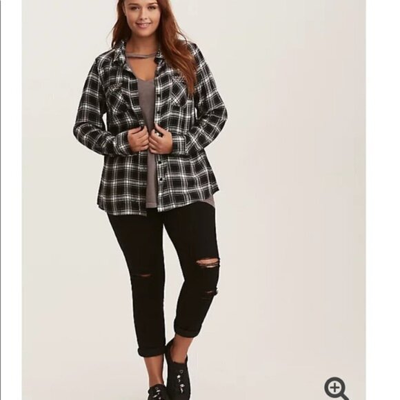 Torrid Black White Plaid Studded Camp Shirt Sz 00 - Picture 3 of 15
